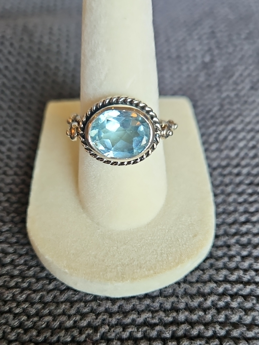 Silpada 9.25 Sterling Silver Blue Topaz Oval Ring - Elegant Rope Accent Size 7